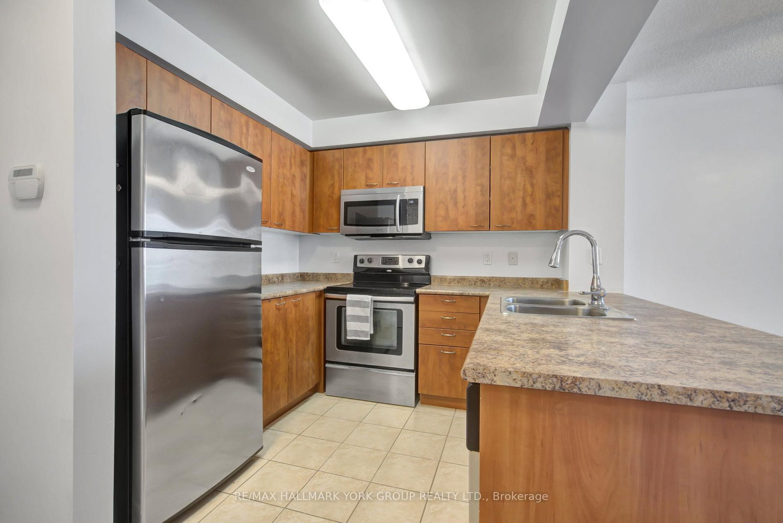 310 Red Maple Road, Unit 407 - Photo 15