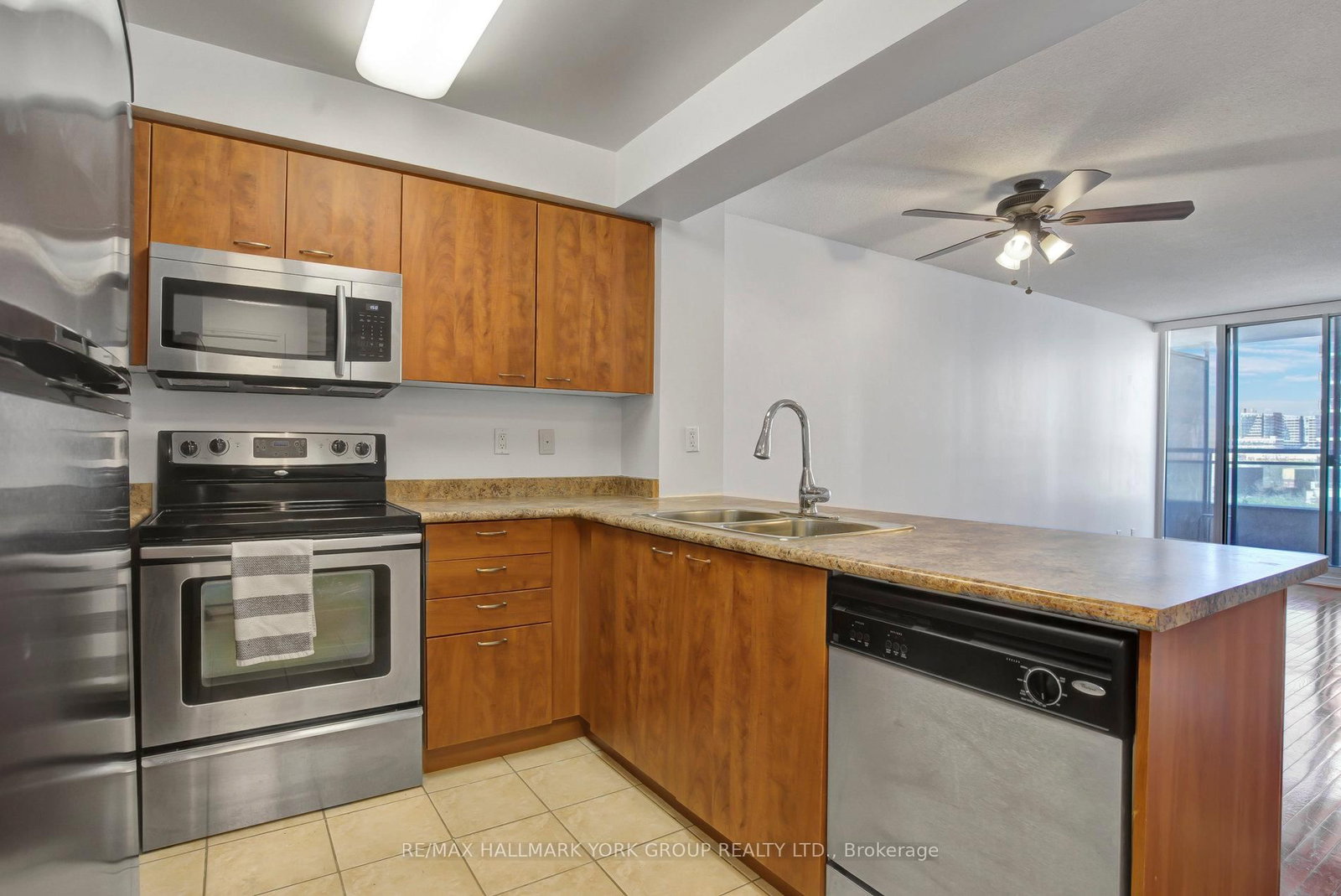 310 Red Maple Road, Unit 407 - Photo 16