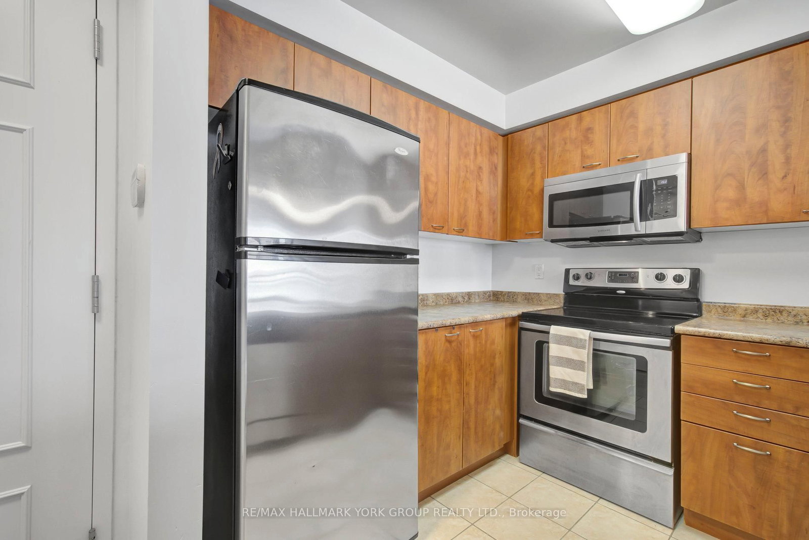 310 Red Maple Road, Unit 407 - Photo 19