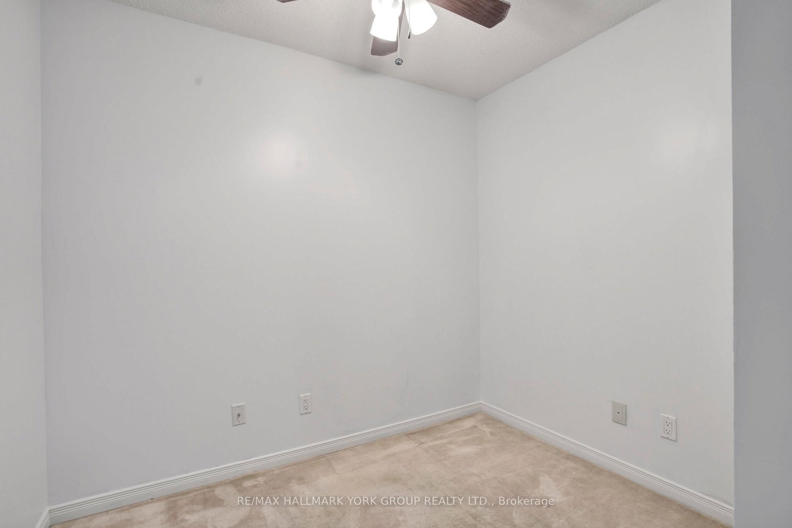 310 Red Maple Road, Unit 407 - Photo 20
