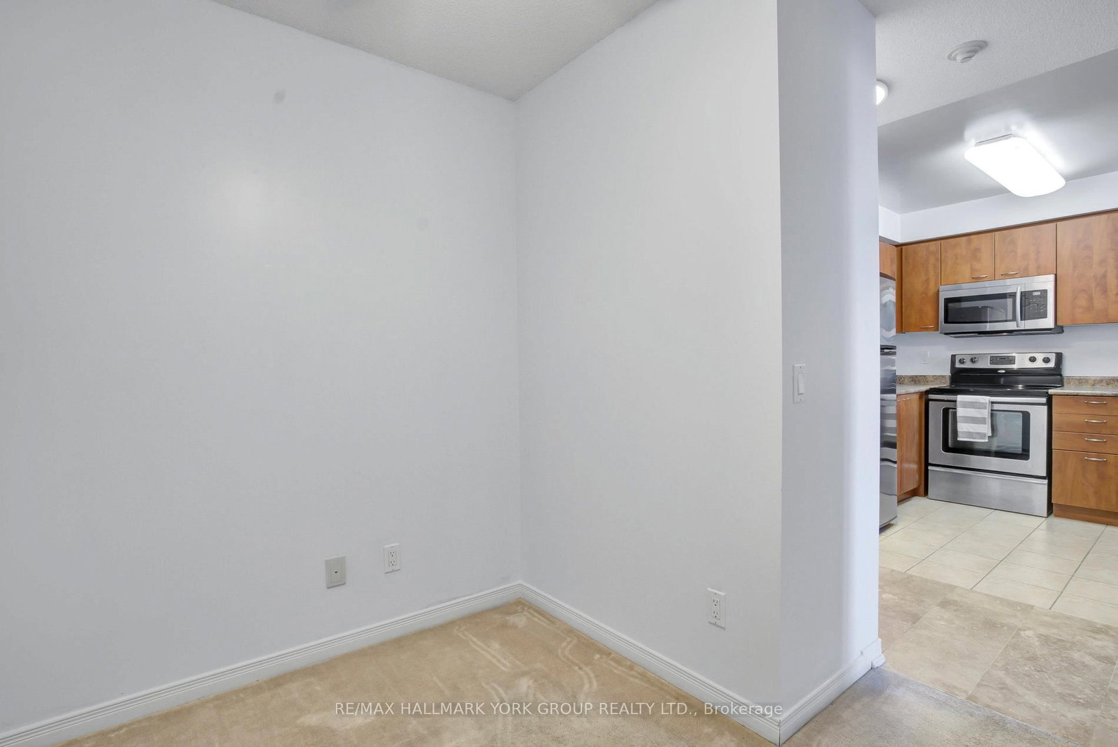 310 Red Maple Road, Unit 407 - Photo 21