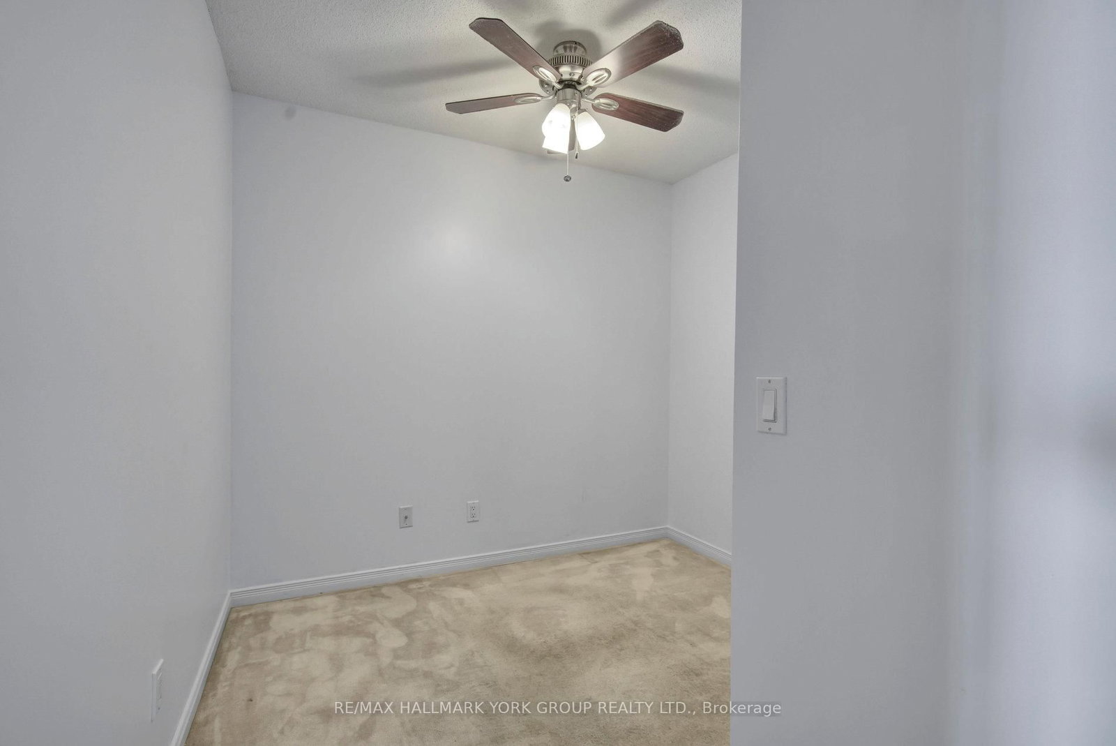 310 Red Maple Road, Unit 407 - Photo 22