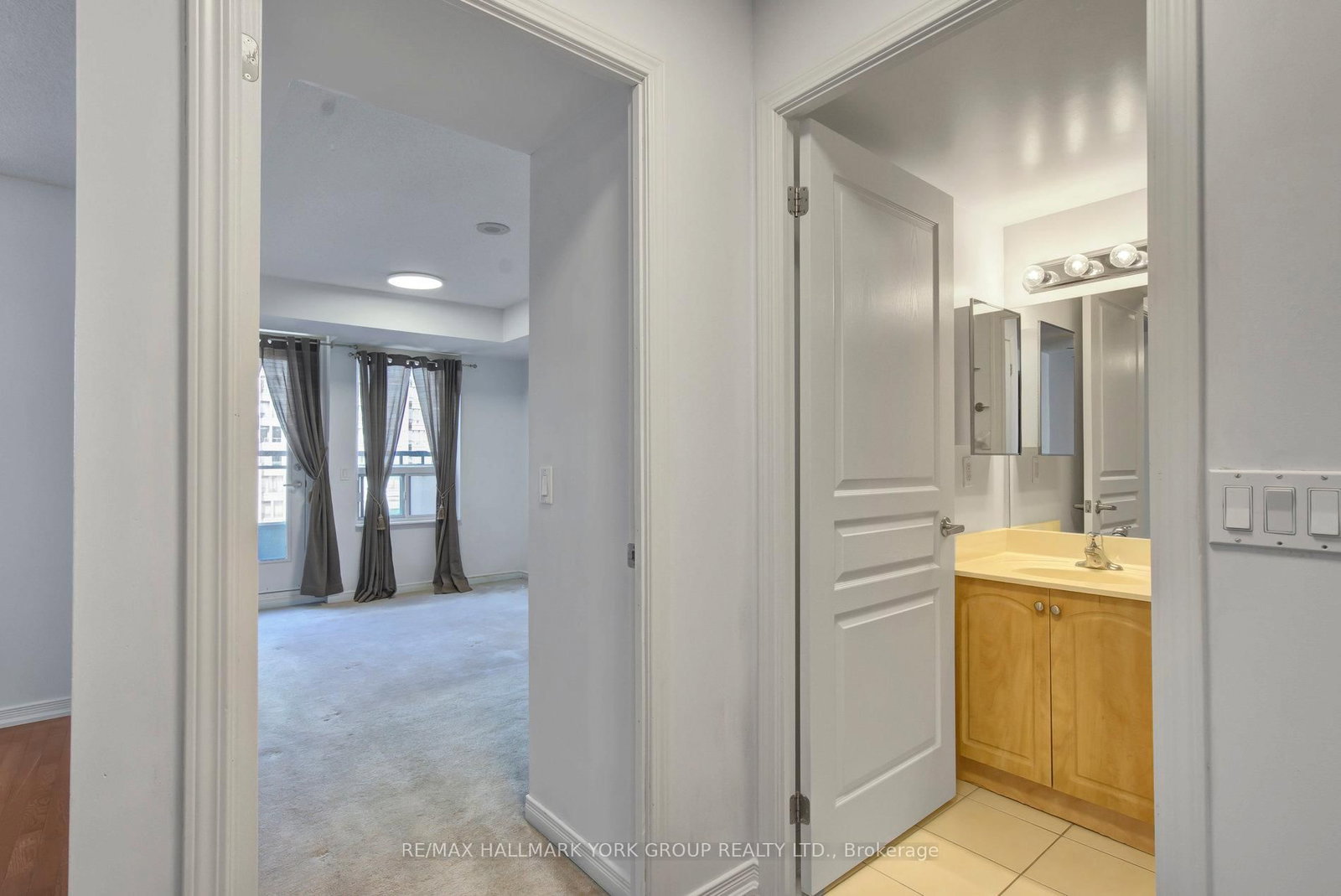 310 Red Maple Road, Unit 407 - Photo 27