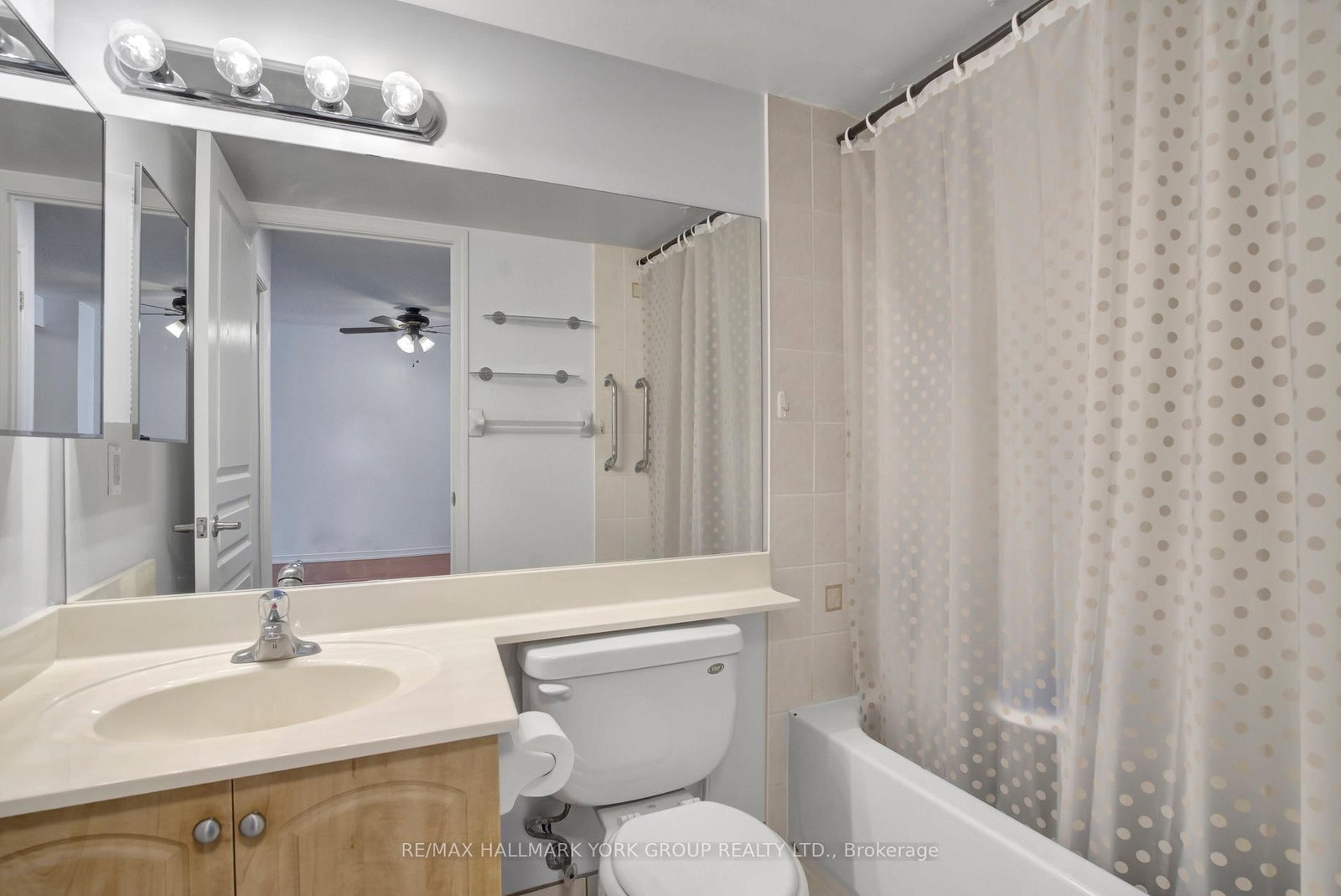 310 Red Maple Road, Unit 407 - Photo 28