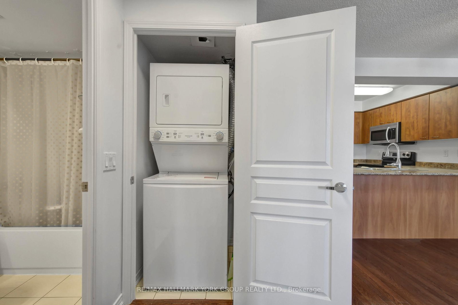 310 Red Maple Road, Unit 407 - Photo 29