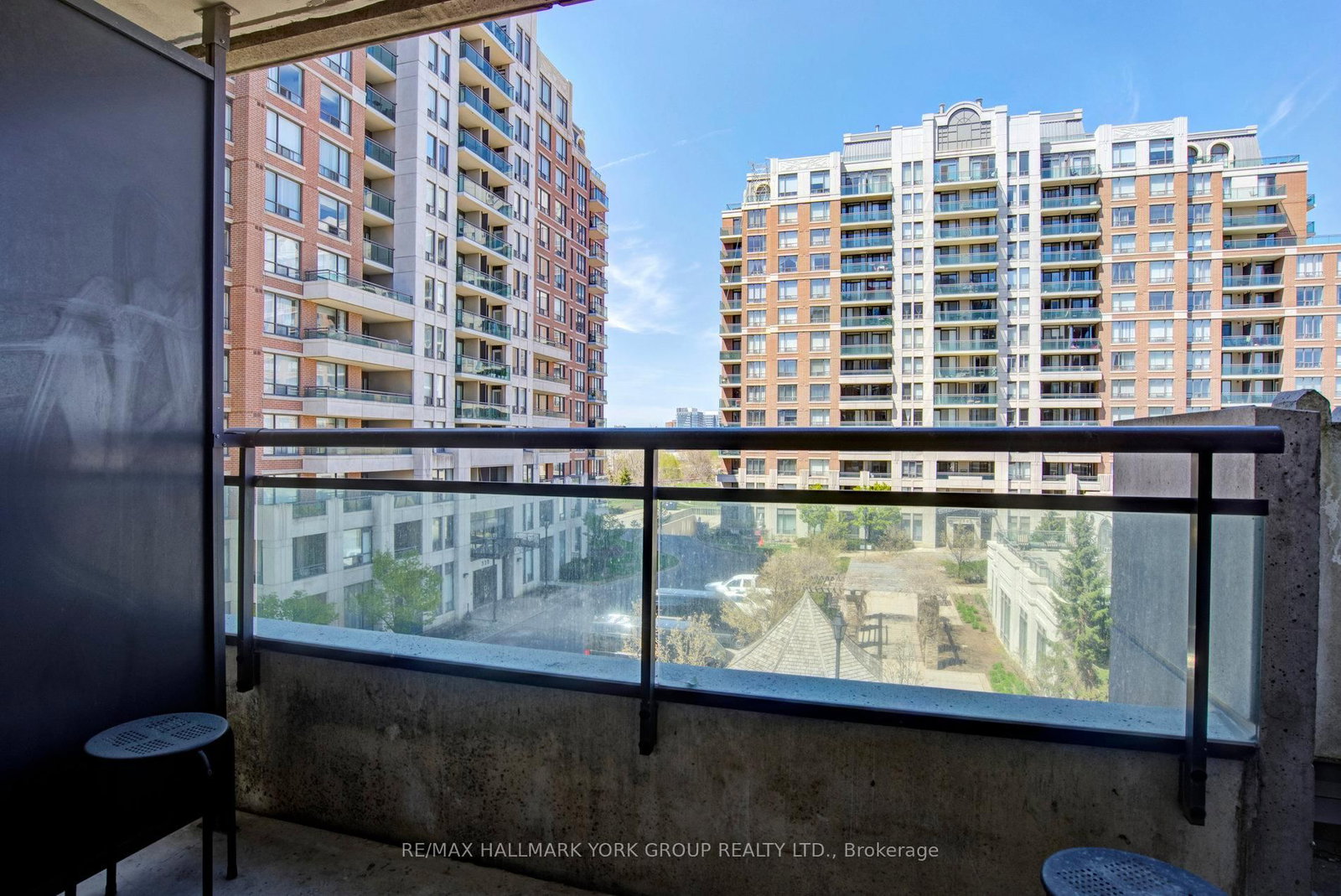 310 Red Maple Road, Unit 407 - Photo 31