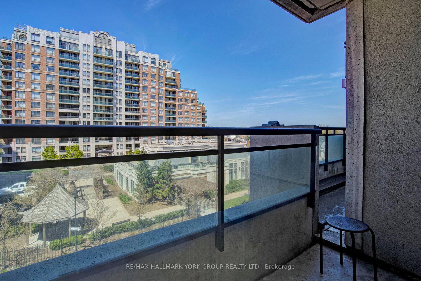 310 Red Maple Road, Unit 407 - Photo 32