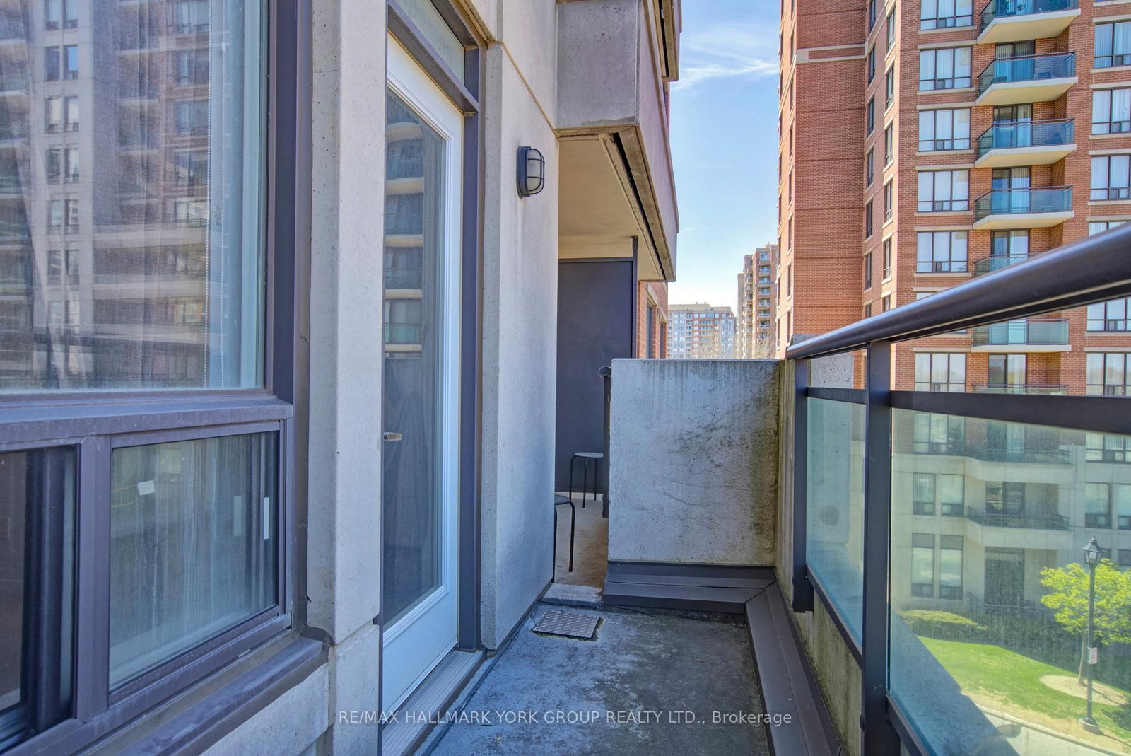 310 Red Maple Road, Unit 407 - Photo 33