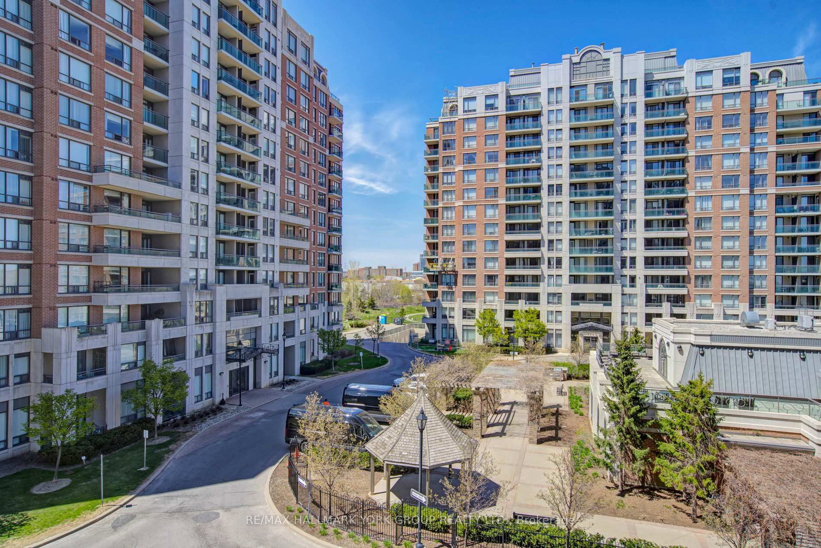 310 Red Maple Road, Unit 407 - Photo 35