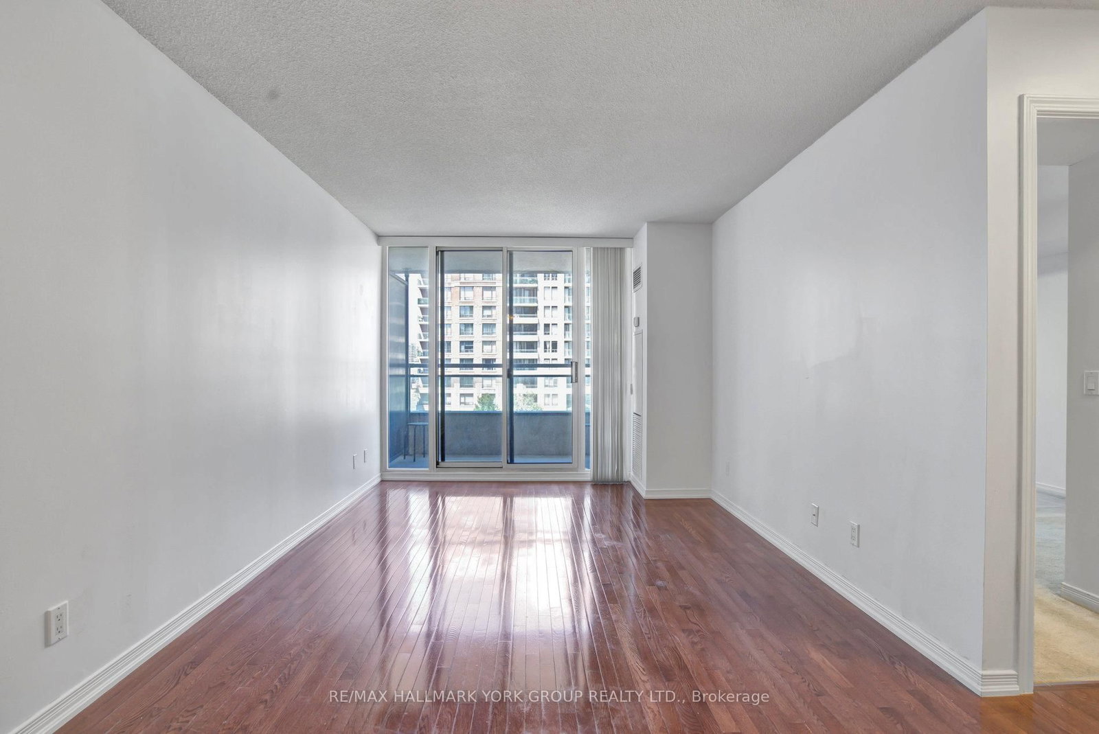 310 Red Maple Road, Unit 407 - Photo 4