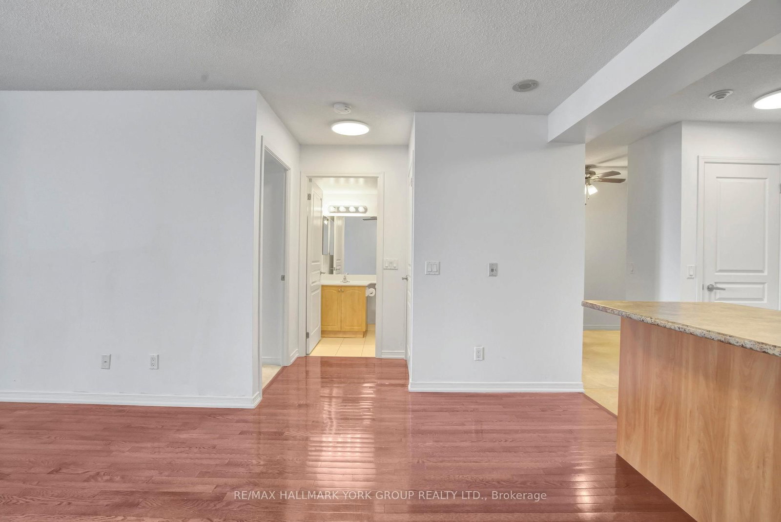 310 Red Maple Road, Unit 407 - Photo 6