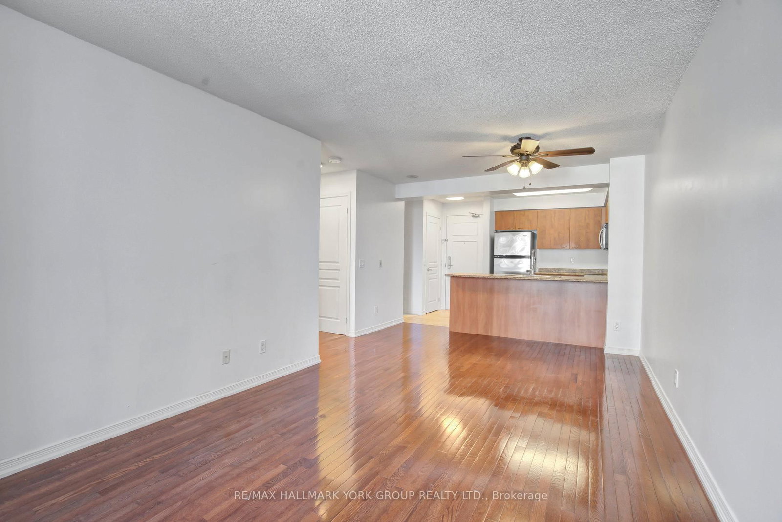 310 Red Maple Road, Unit 407 - Photo 8