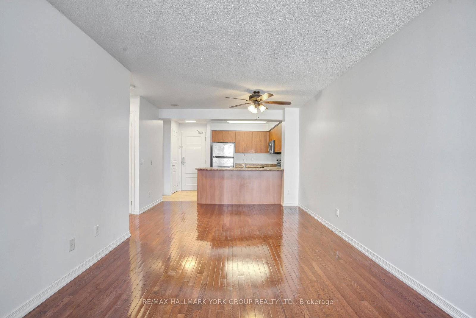 310 Red Maple Road, Unit 407 - Photo 9