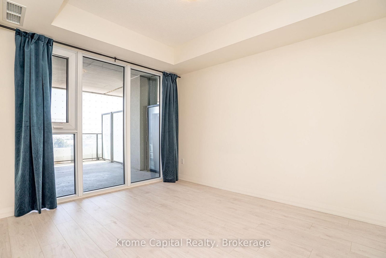 8960 Jane Street, Unit 314 - Photo 17