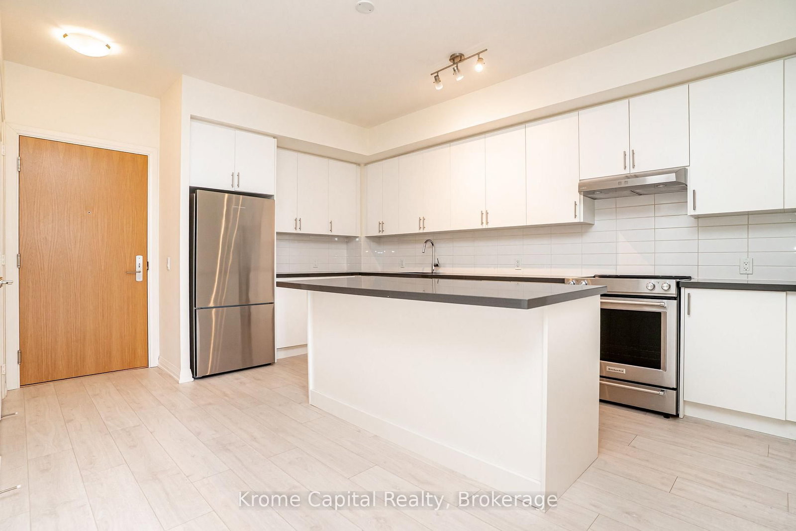 8960 Jane Street, Unit 314 - Photo 7