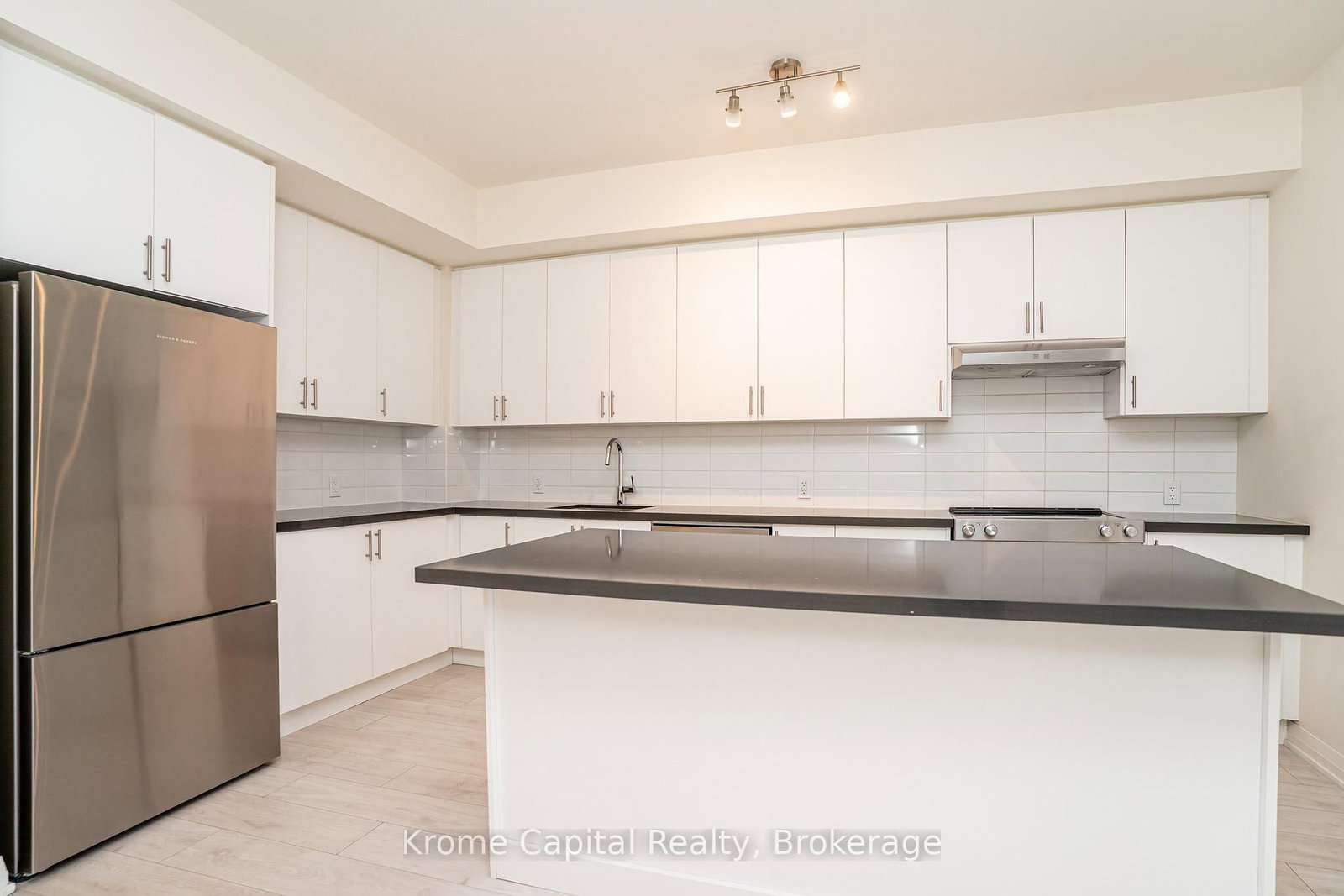 8960 Jane Street, Unit 314 - Photo 9