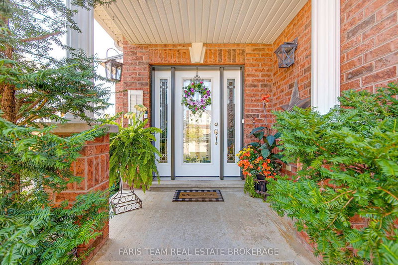 1091 Booth Ave, Innisfil, L9S 4W6 | Image 2