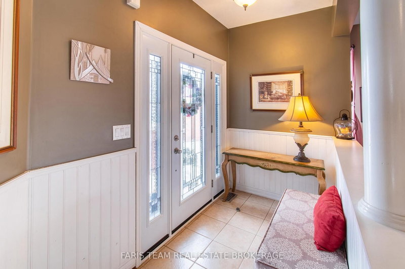 1091 Booth Ave, Innisfil, L9S 4W6 | Image 3