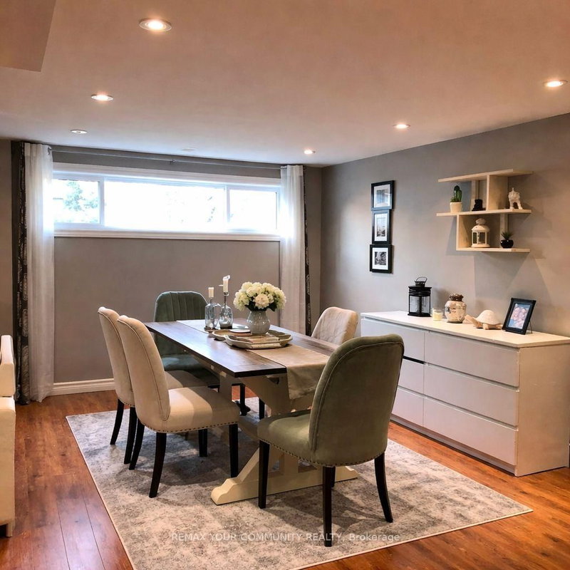 708 Mountview Pl, Newmarket, L3Y 3P7 | Image 3