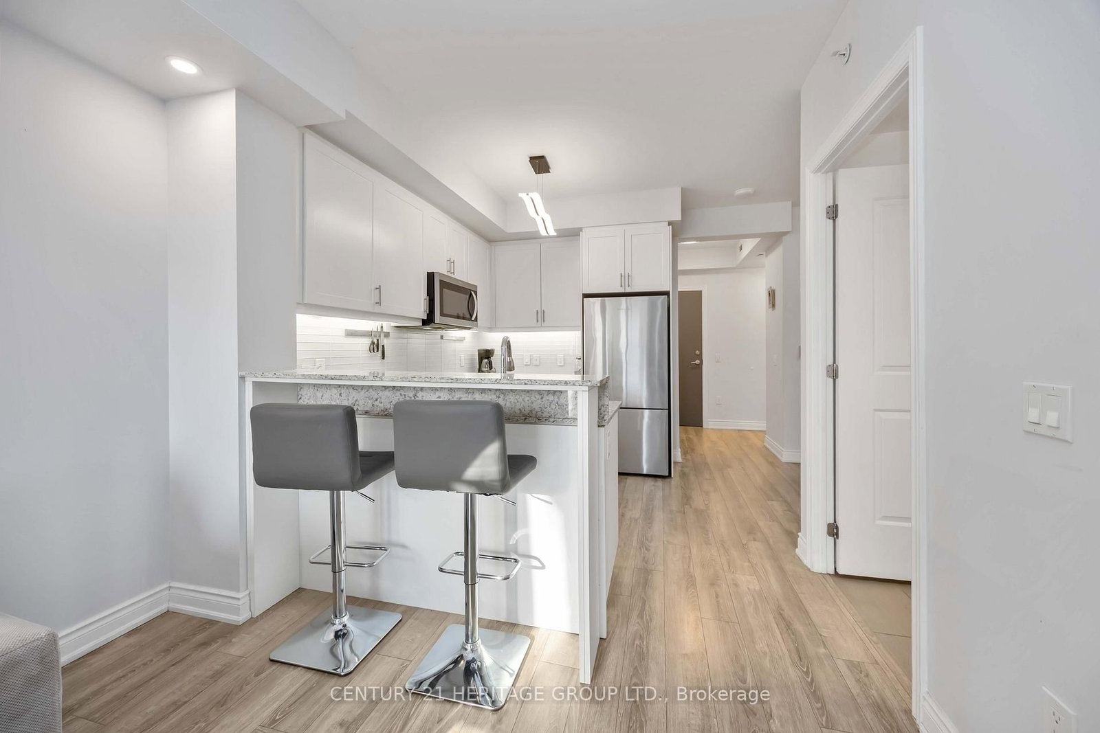 9618 Yonge Street, Unit 201 - Photo 13