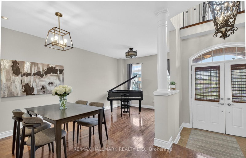 374 Dowson Loop, Newmarket, L3X 3G3 | Image 3