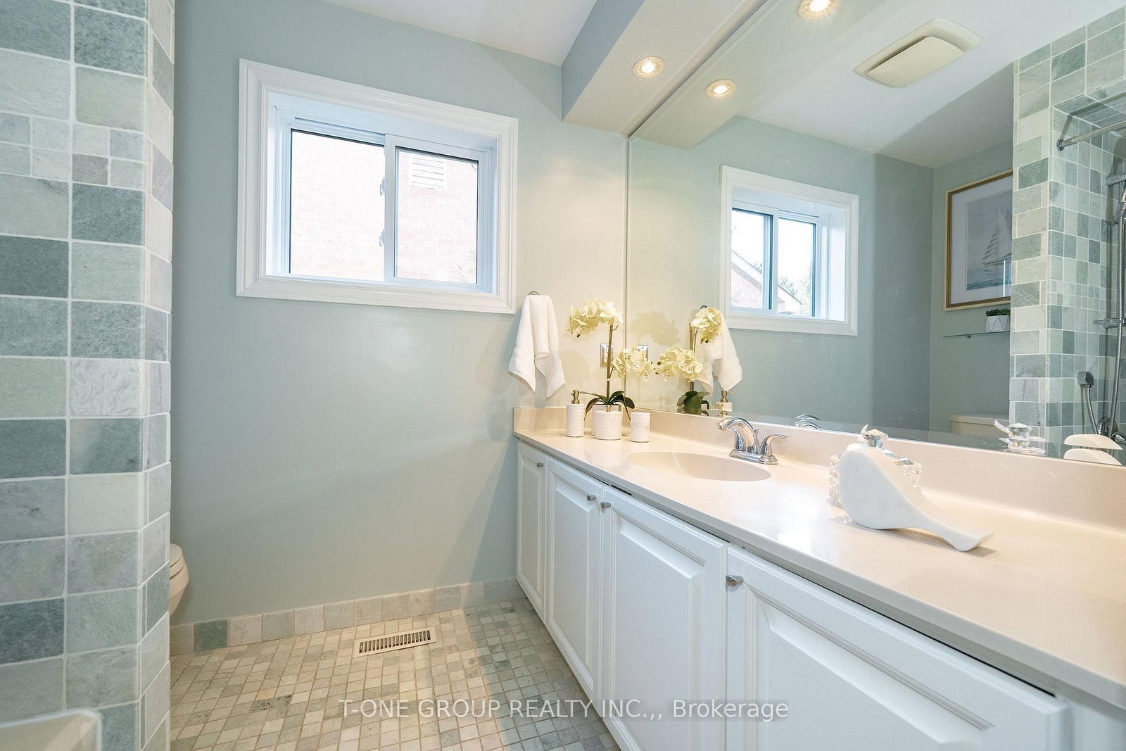 Detached House for sale at 124 Aitken Circle, Markham, Ontario, L3R 7L8 - Unionville - MLS: N12982782