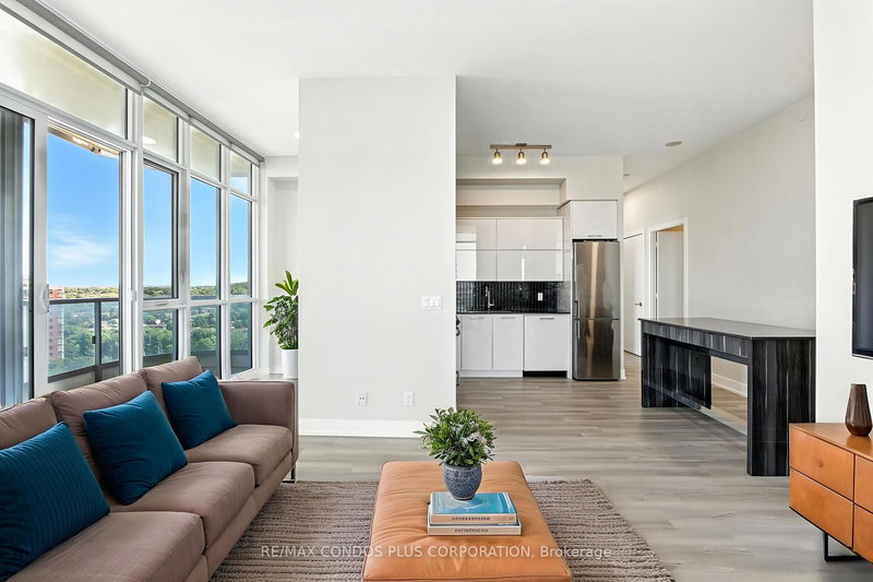 home for lease on LPH15-9471 Yonge Street