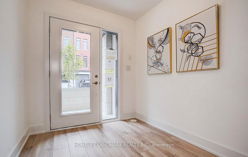 27 Chestnut Crt, Aurora, L4G 4A4 | Image 3