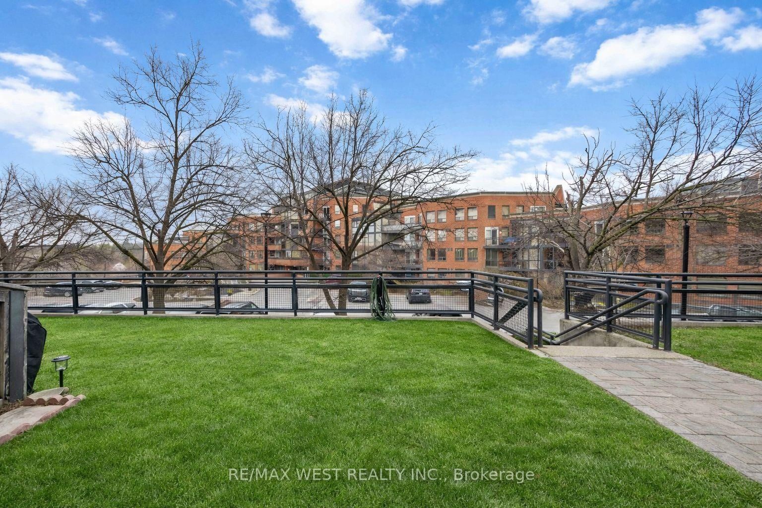 100 Arbors Lane, Unit TH #10 - Photo 32