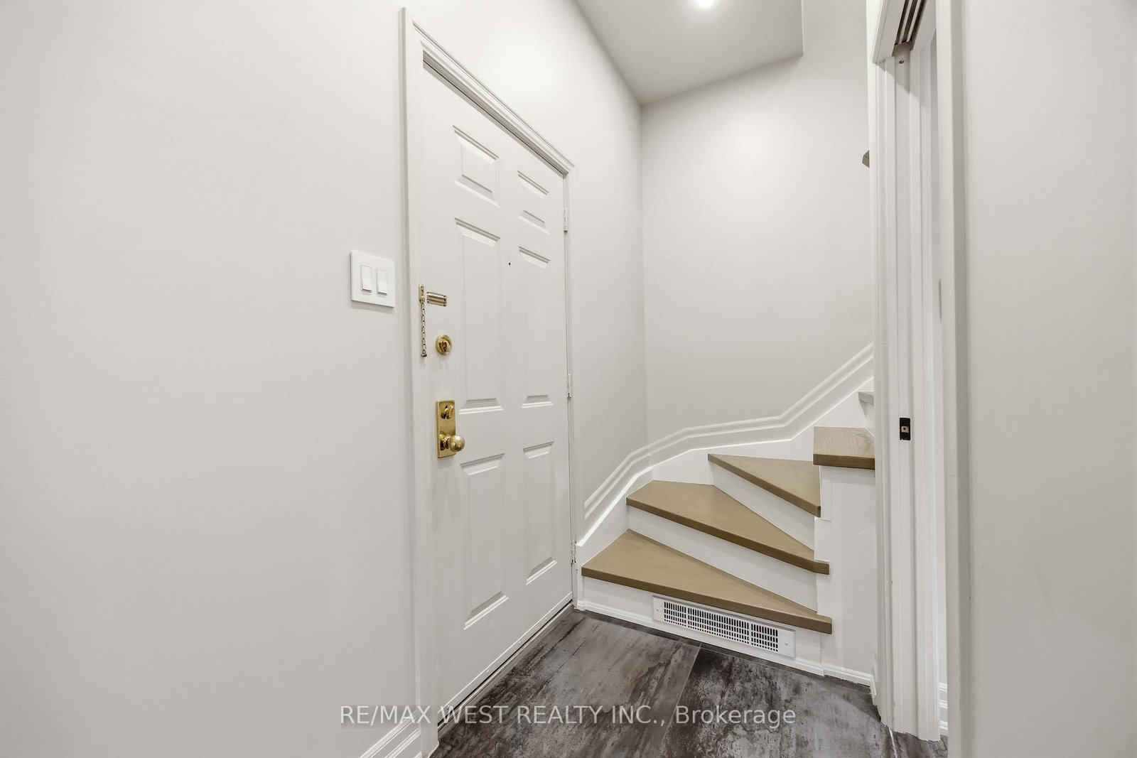 100 Arbors Lane, Unit TH #10 - Photo 4