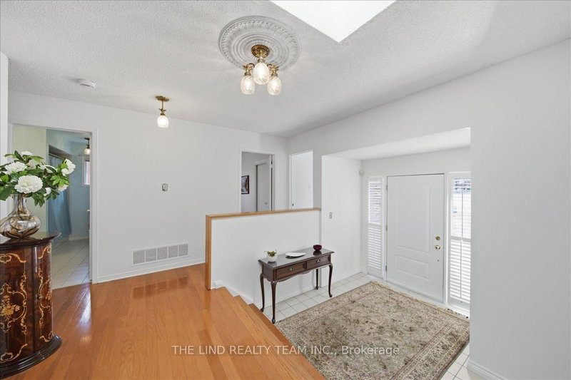 17 April Gdns, Aurora, L4G 4R7 | Image 3