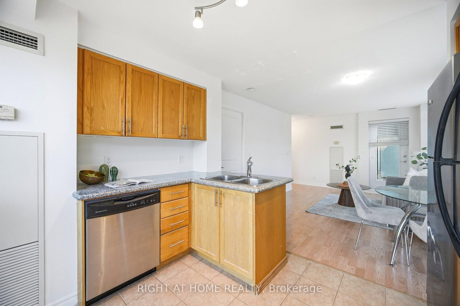 Condo for sale at 211-18 Harding Boulevard, Richmond Hill, Ontario, L4C 0T3 - Harding - MLS: N12983376