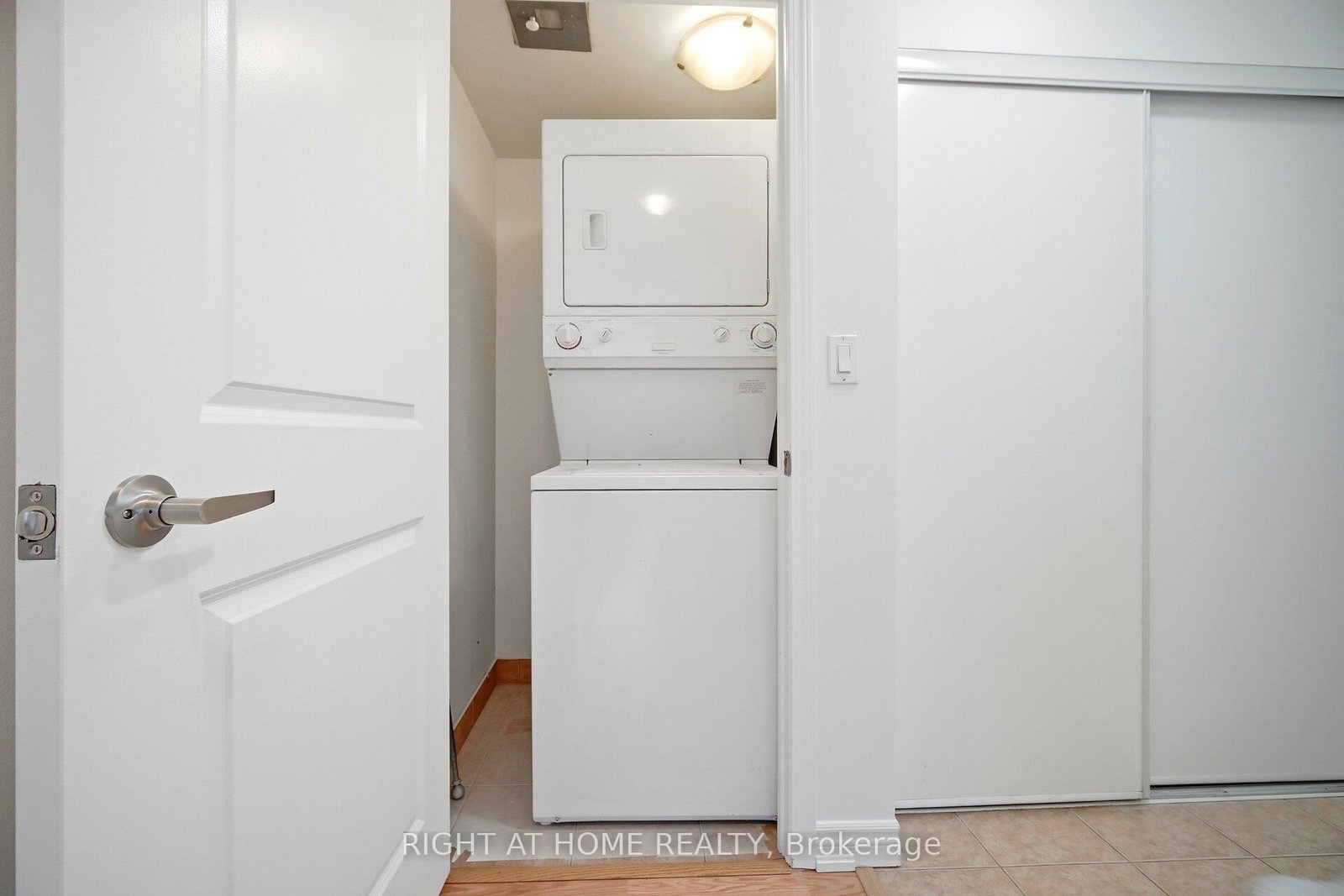 Condo for sale at 211-18 Harding Boulevard, Richmond Hill, Ontario, L4C 0T3 - Harding - MLS: N12983376