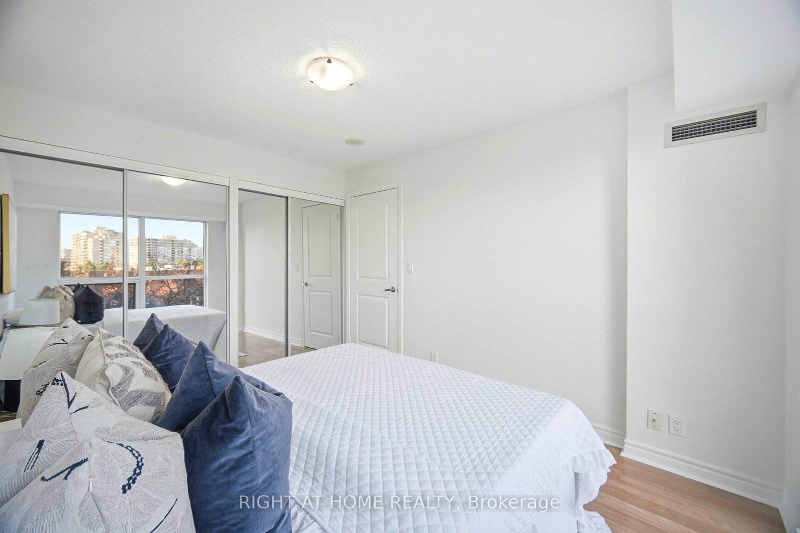 Condo for sale at 211-18 Harding Boulevard, Richmond Hill, Ontario, L4C 0T3 - Harding - MLS: N12983376