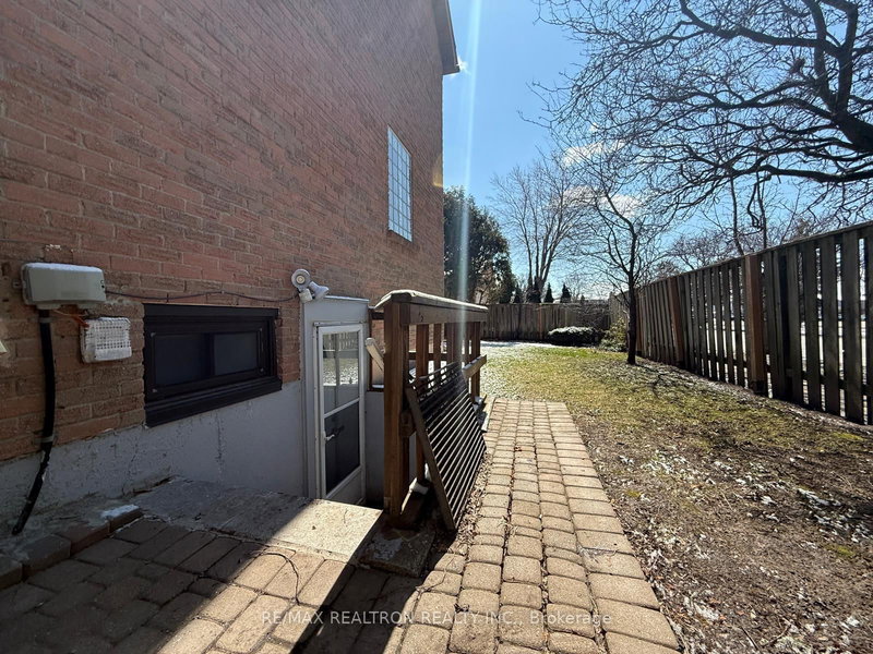 Bsmnt - 7 Mcmorran Cres, Vaughan, L4J 2T4 | Image 2