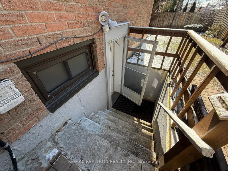 Bsmnt - 7 Mcmorran Cres, Vaughan, L4J 2T4 | Image 3