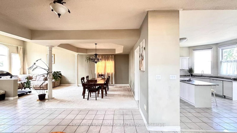 79 Boxwood Cres, Markham, L3S 3V1 | Image 3