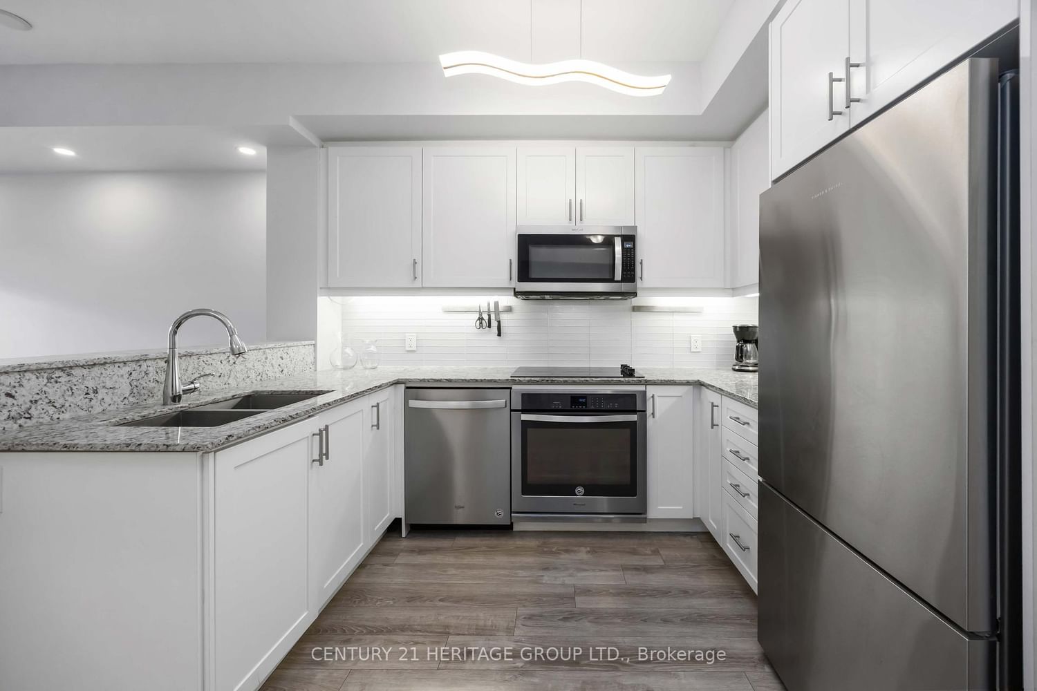 9618 Yonge Street, Unit 201 - Photo 11