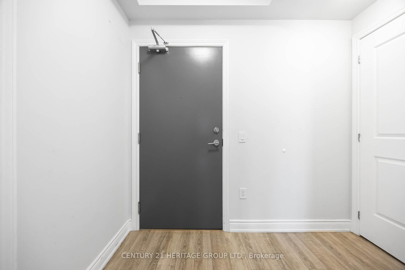 9618 Yonge Street, Unit 201 - Photo 5