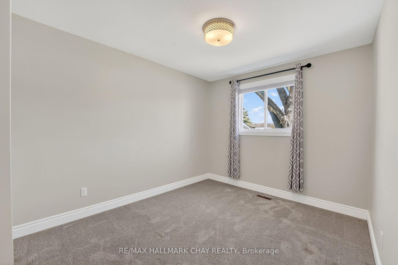 Detached House for sale at 224 Thornton Avenue, Essa, Ontario, L0L 2N0 - Thornton - MLS: N12984564