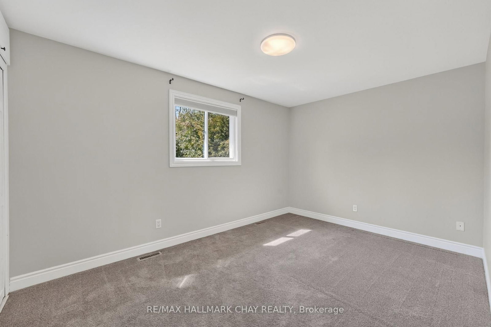 Detached House for sale at 224 Thornton Avenue, Essa, Ontario, L0L 2N0 - Thornton - MLS: N12984564