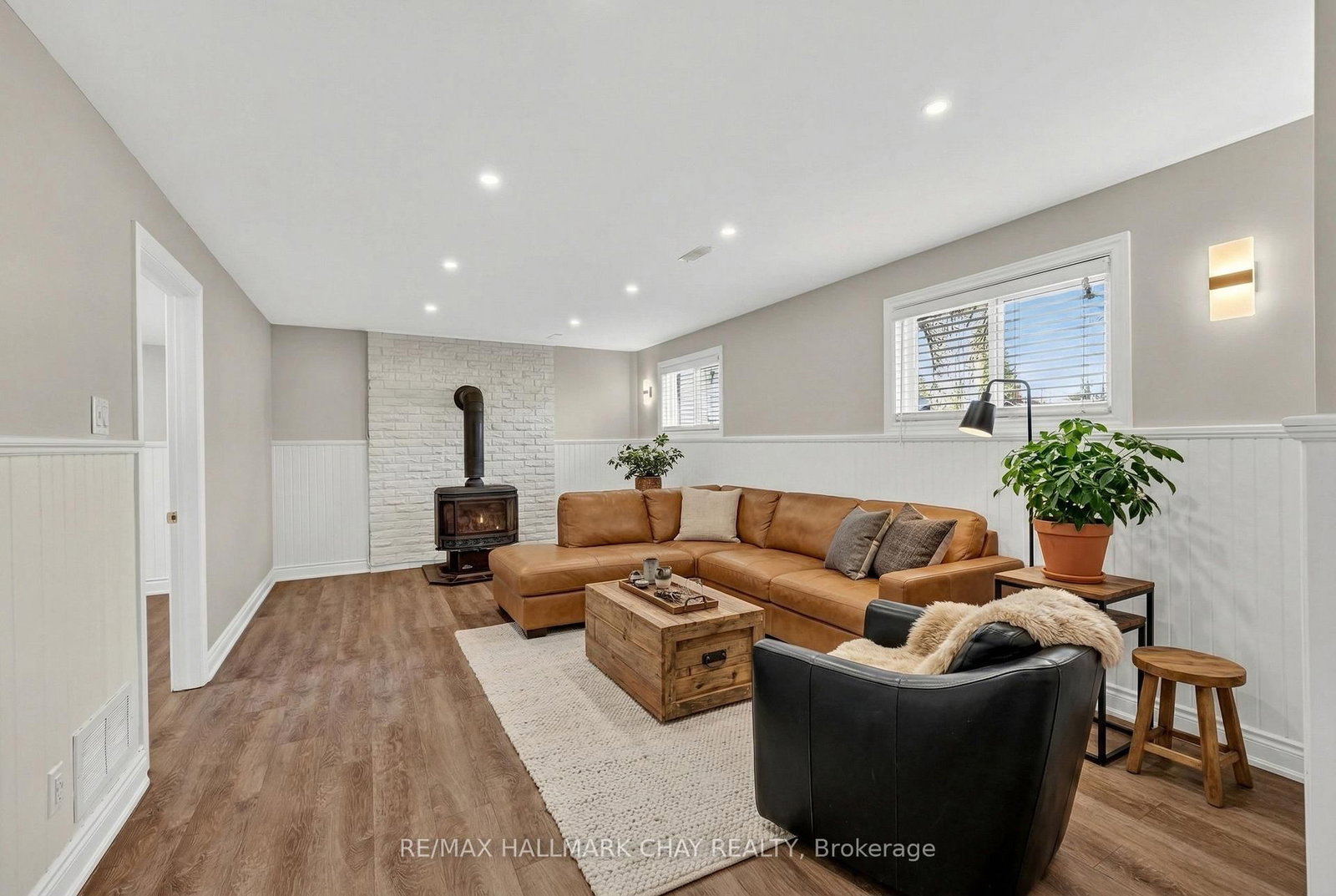 Detached House for sale at 224 Thornton Avenue, Essa, Ontario, L0L 2N0 - Thornton - MLS: N12984564