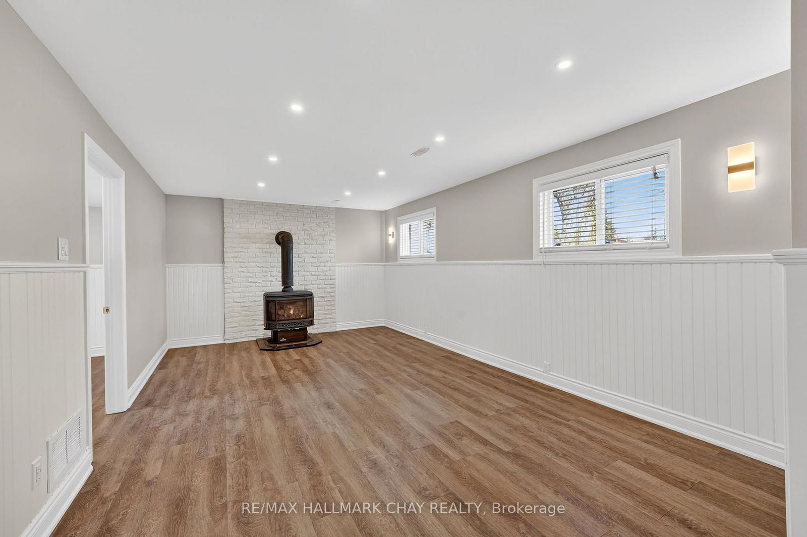 Detached House for sale at 224 Thornton Avenue, Essa, Ontario, L0L 2N0 - Thornton - MLS: N12984564