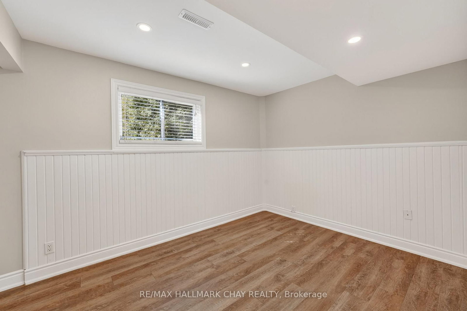 Detached House for sale at 224 Thornton Avenue, Essa, Ontario, L0L 2N0 - Thornton - MLS: N12984564