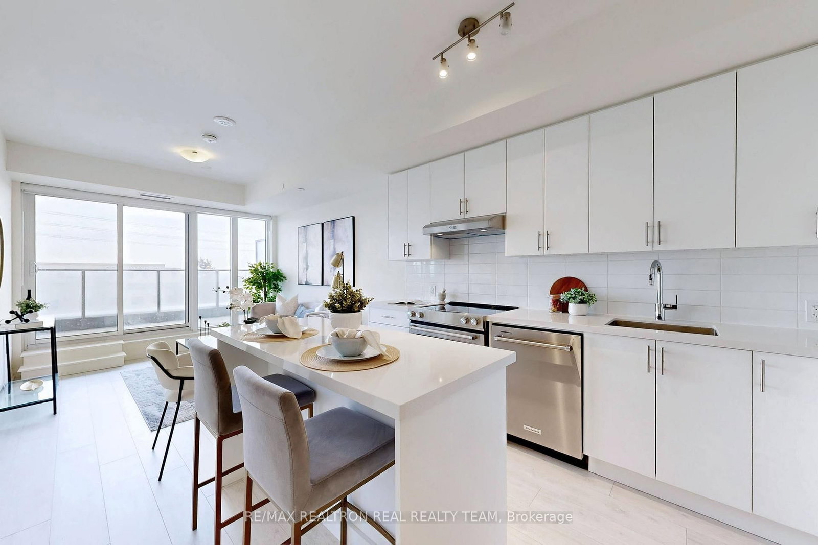 8960 Jane Street, Unit 211 - Photo 14