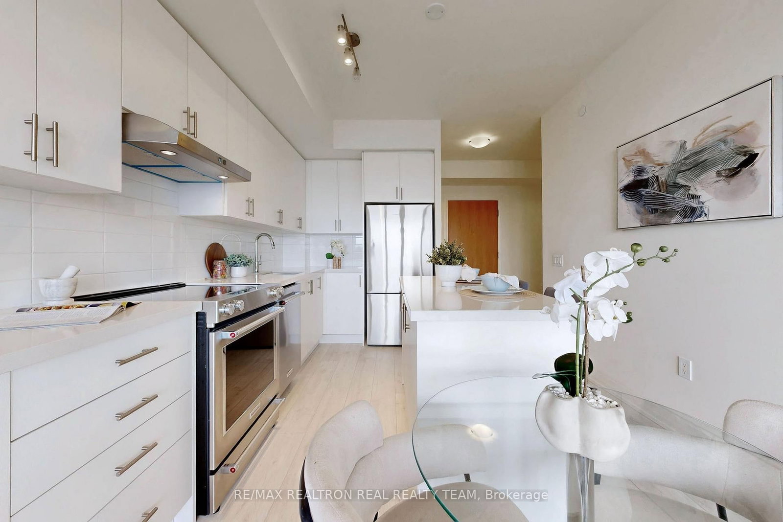 8960 Jane Street, Unit 211 - Photo 16