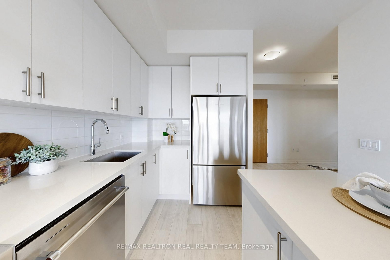 8960 Jane Street, Unit 211 - Photo 18