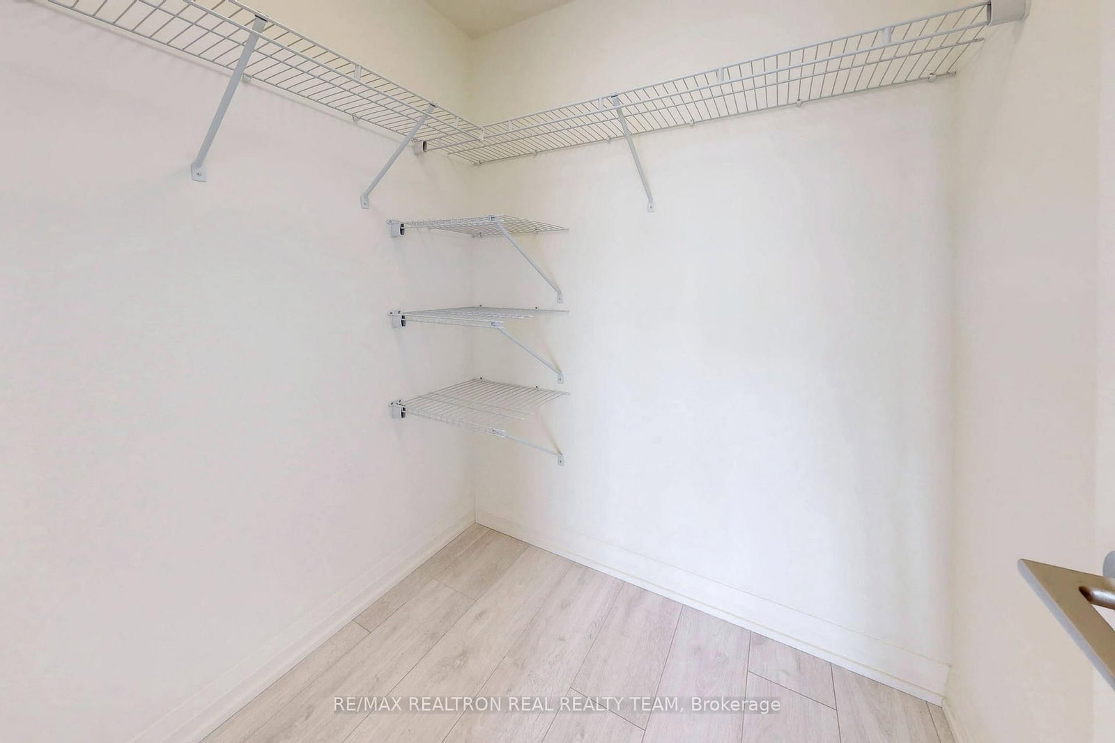 8960 Jane Street, Unit 211 - Photo 25