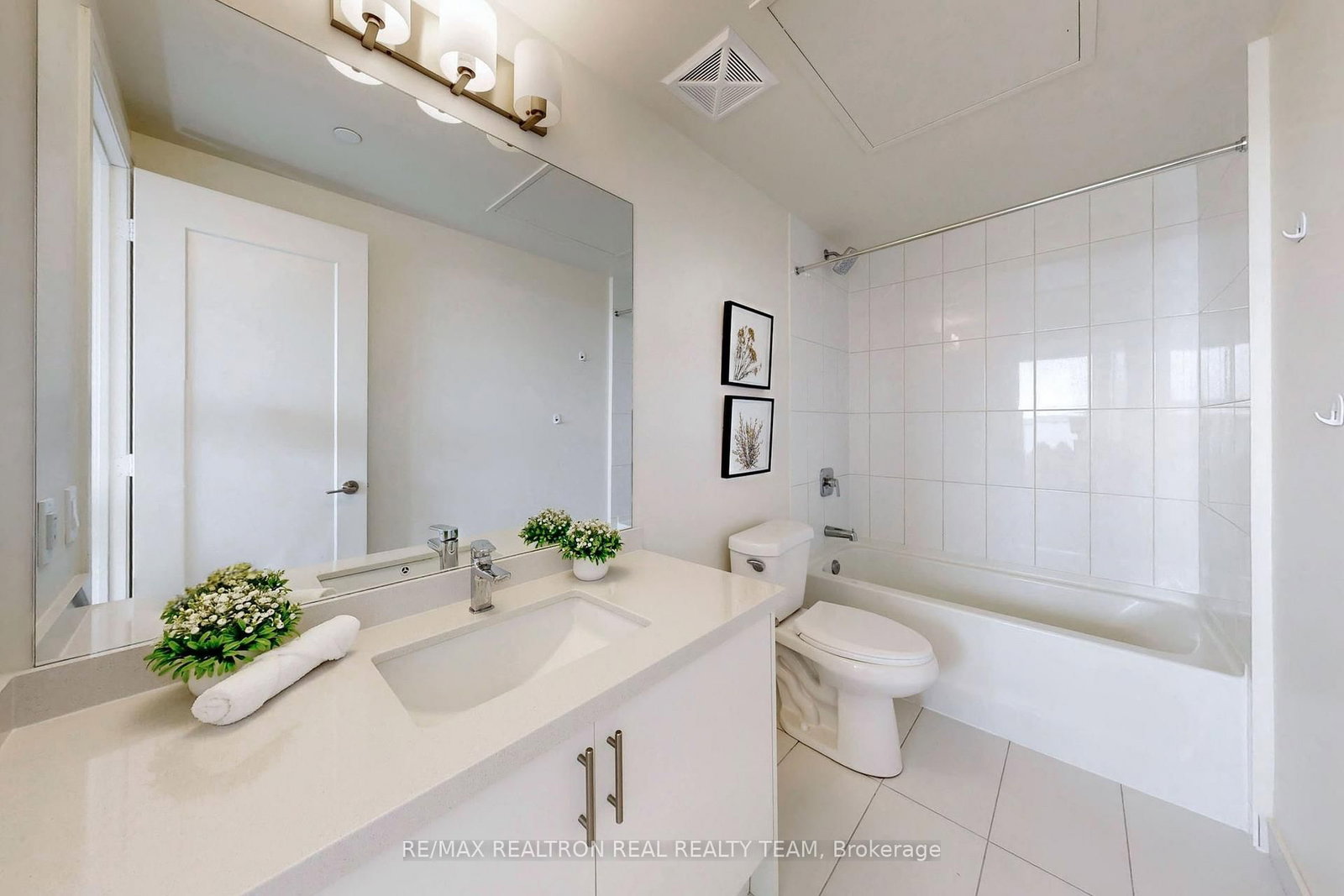 8960 Jane Street, Unit 211 - Photo 26