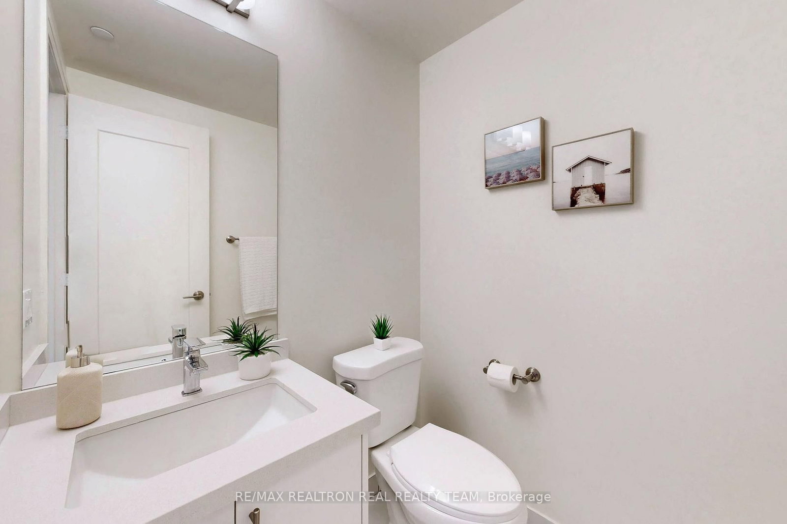 8960 Jane Street, Unit 211 - Photo 31
